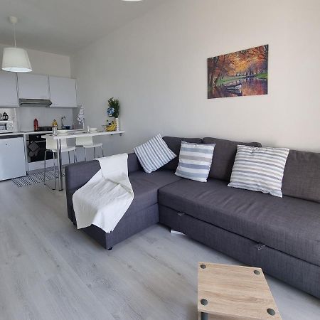 Super Modern Beachfront 1 Bedroom - Sleeps 4 Лімасол Екстер'єр фото