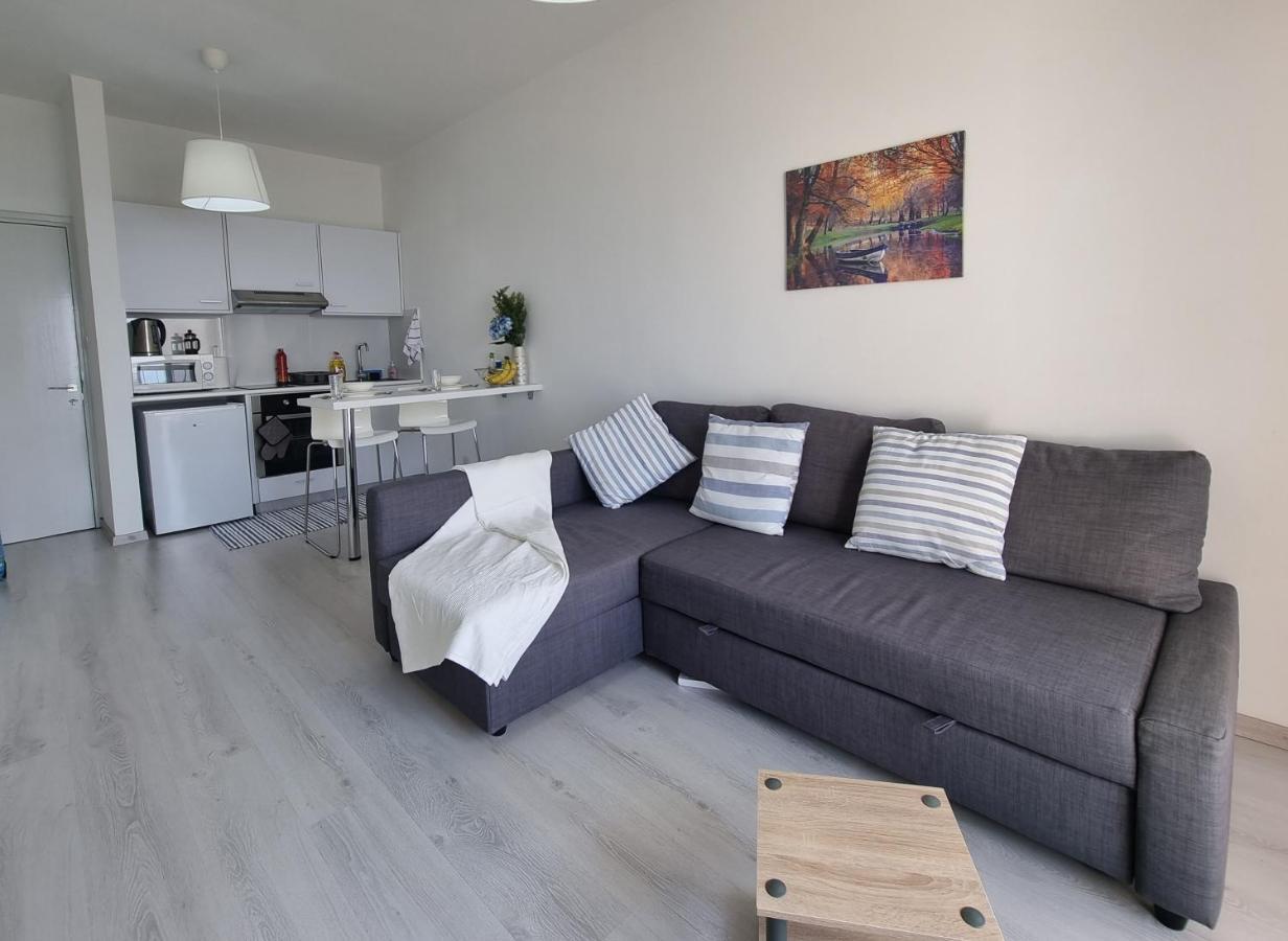 Super Modern Beachfront 1 Bedroom - Sleeps 4 Лімасол Екстер'єр фото