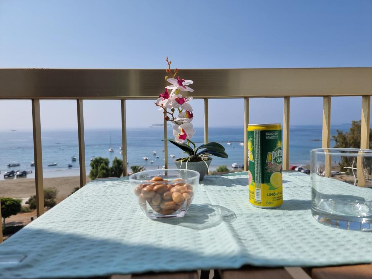 Super Modern Beachfront 1 Bedroom - Sleeps 4 Лімасол Екстер'єр фото
