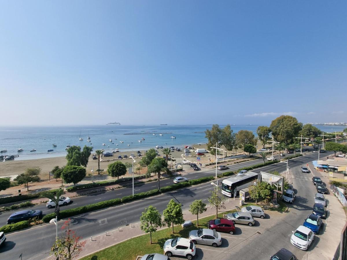 Super Modern Beachfront 1 Bedroom - Sleeps 4 Лімасол Екстер'єр фото